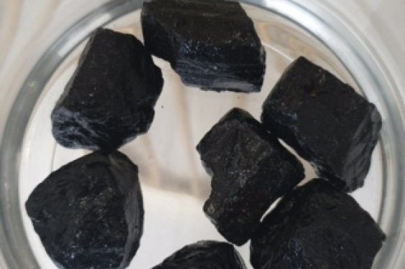 Tourmaline noir pierre brut 